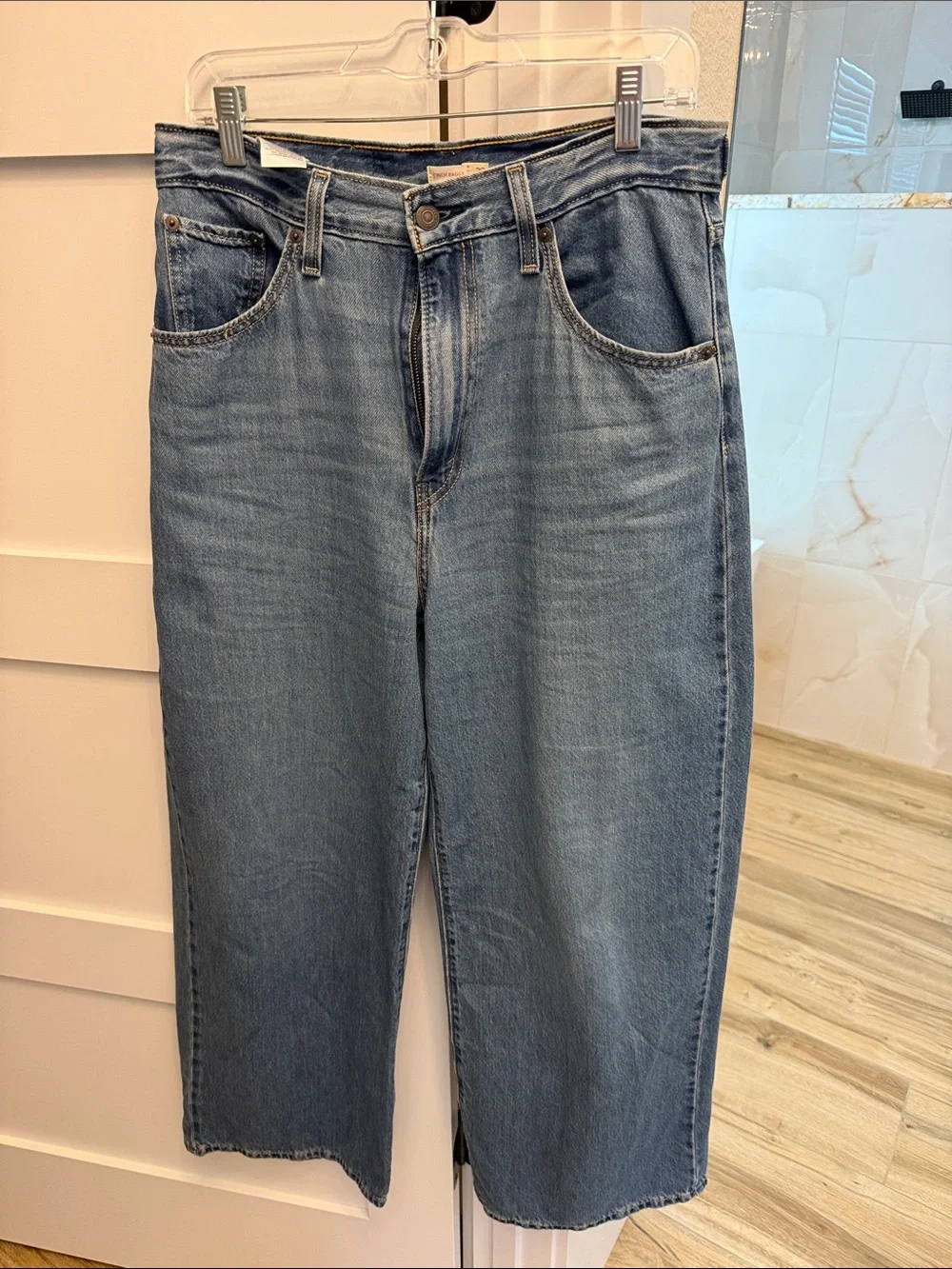 Levi's Faded Blue Wide-Leg jeans - Picture 2 of 8